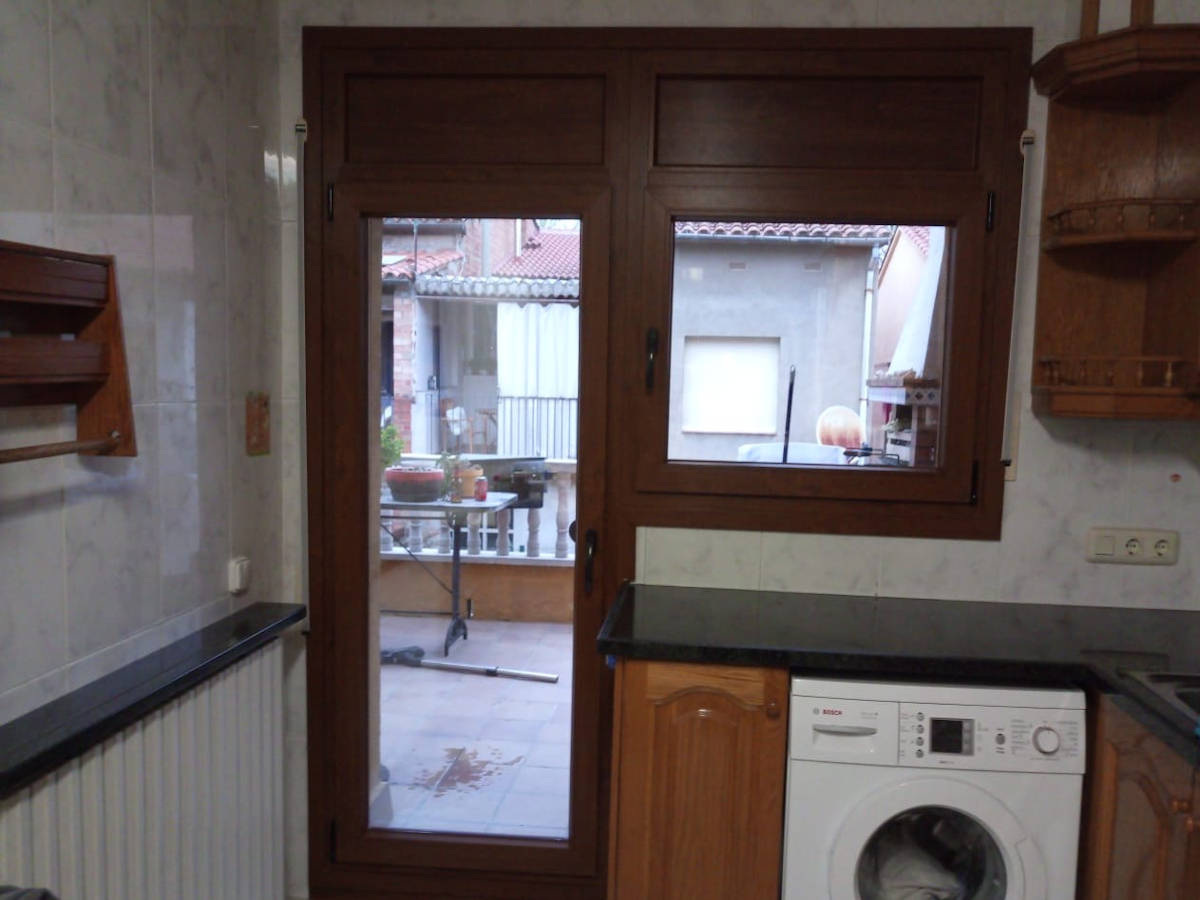 Porta i finestra PVC imitació fusta