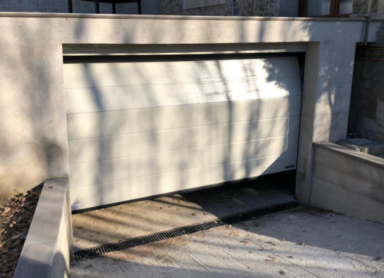 Puerta garaje seccional gris