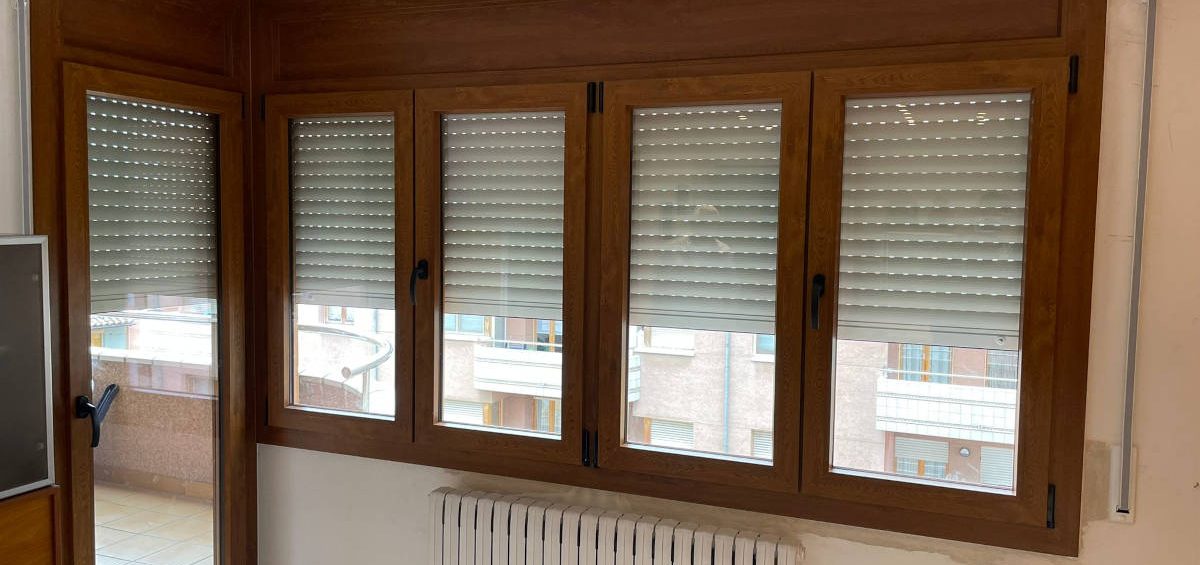 Finestres i balconeres PVC imitació fusta