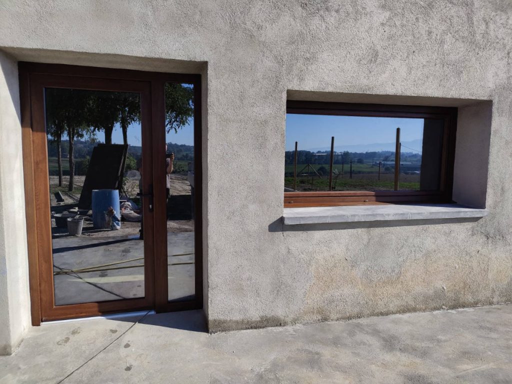 Puerta y ventana de PVC imitación madera