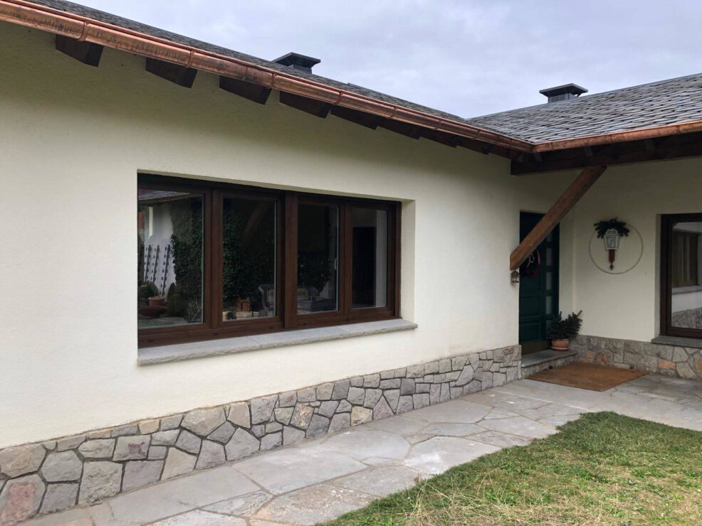 Finestra pvc bicolor imitació fusta