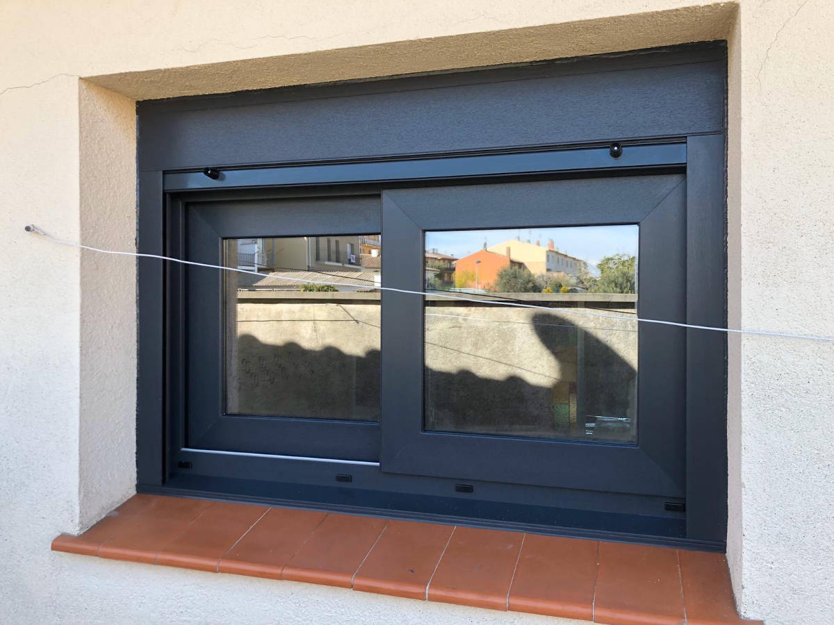 Finestra PVC gris