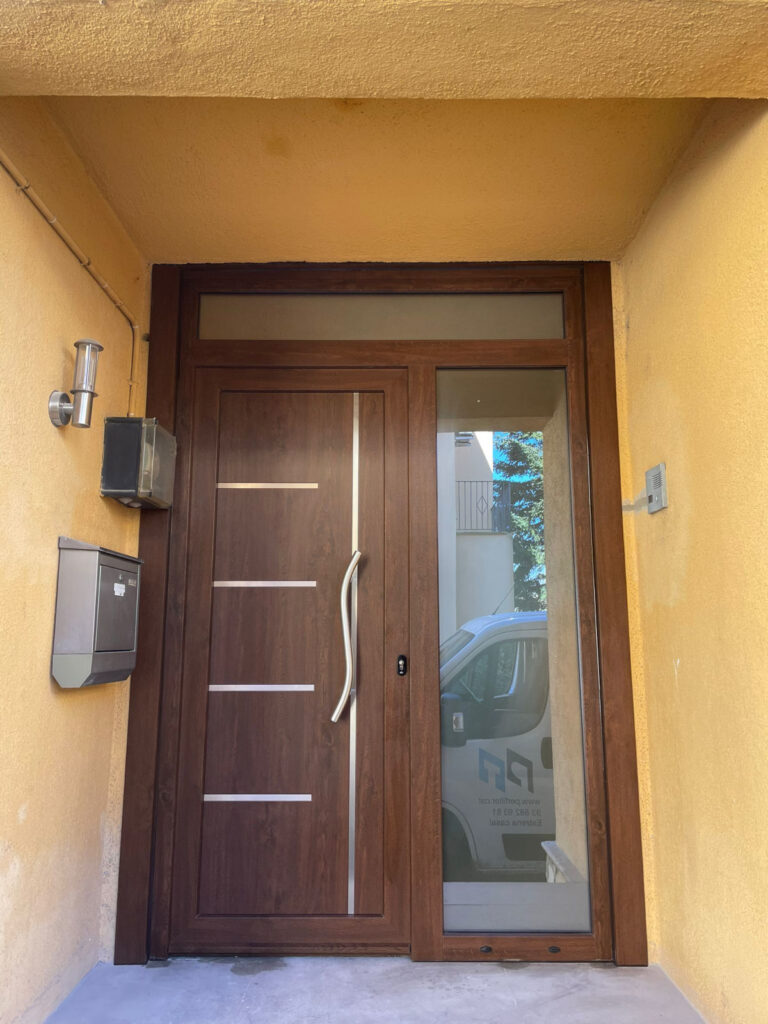 Porta casa d'imitació fusta