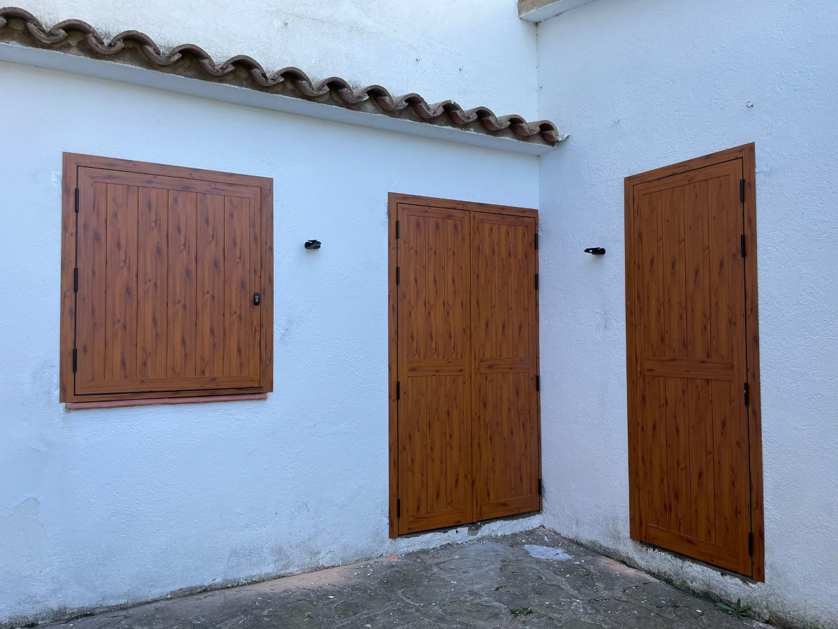 Porticones de aluminio imitación madera