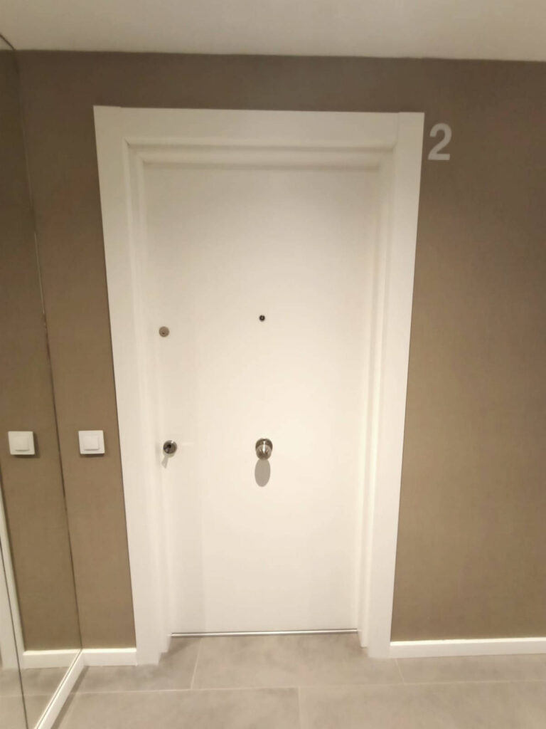 Puerta aluminio piso
