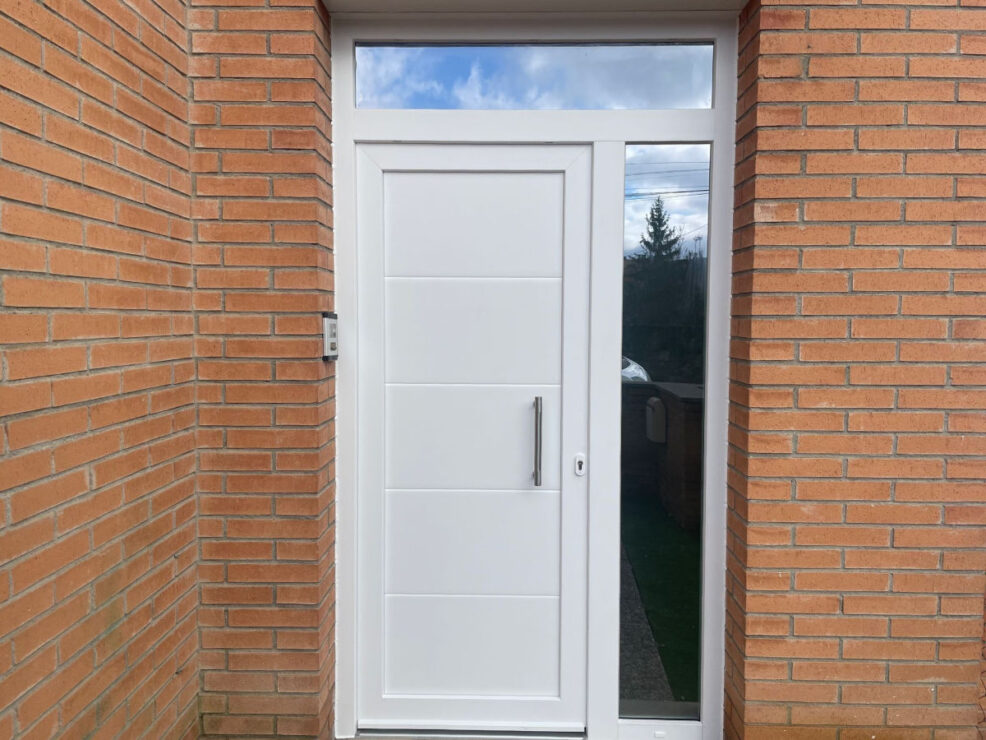 Puerta de entrada PVC blanco