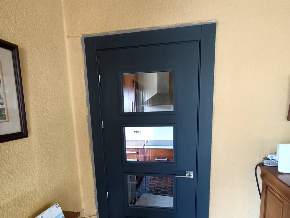 Puerta interior de aluminio
