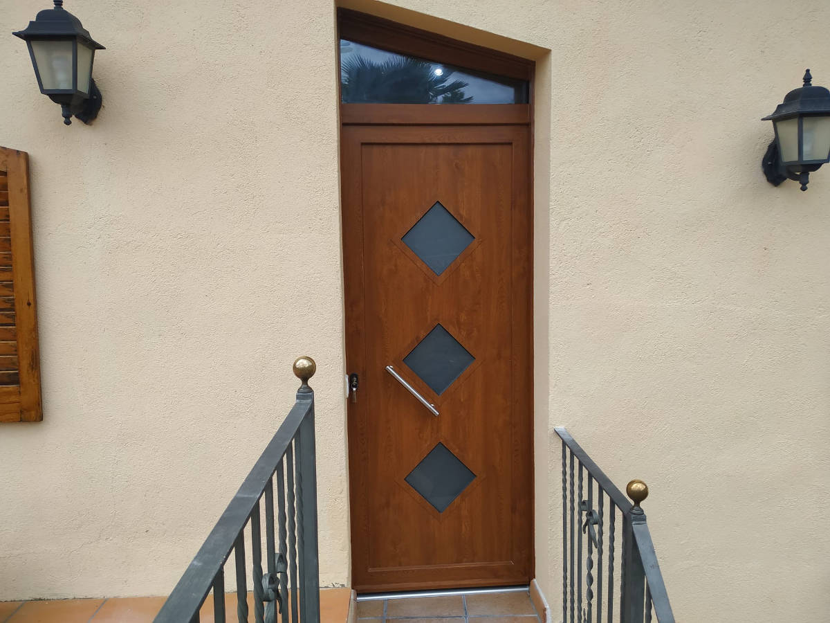 Puerta PVC imitación madera