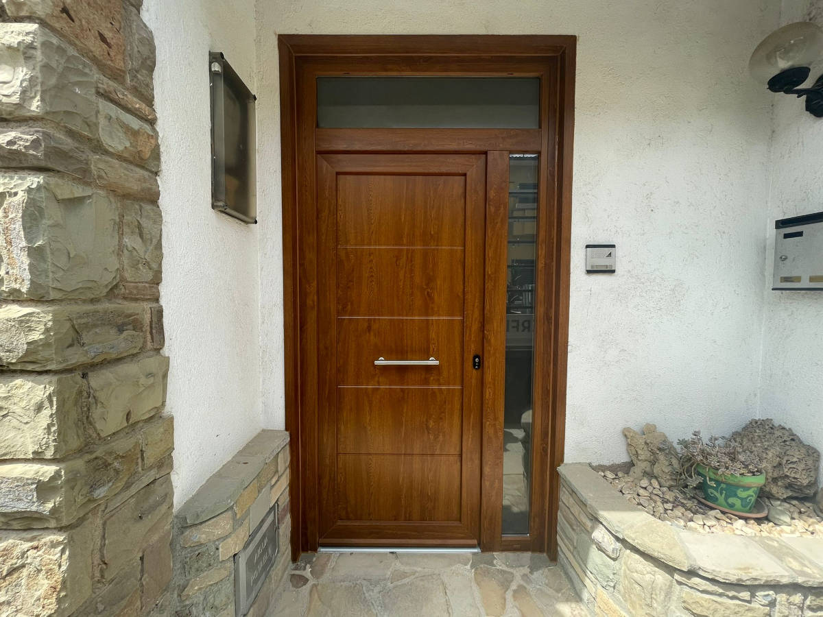 Puerta PVC imitación madera