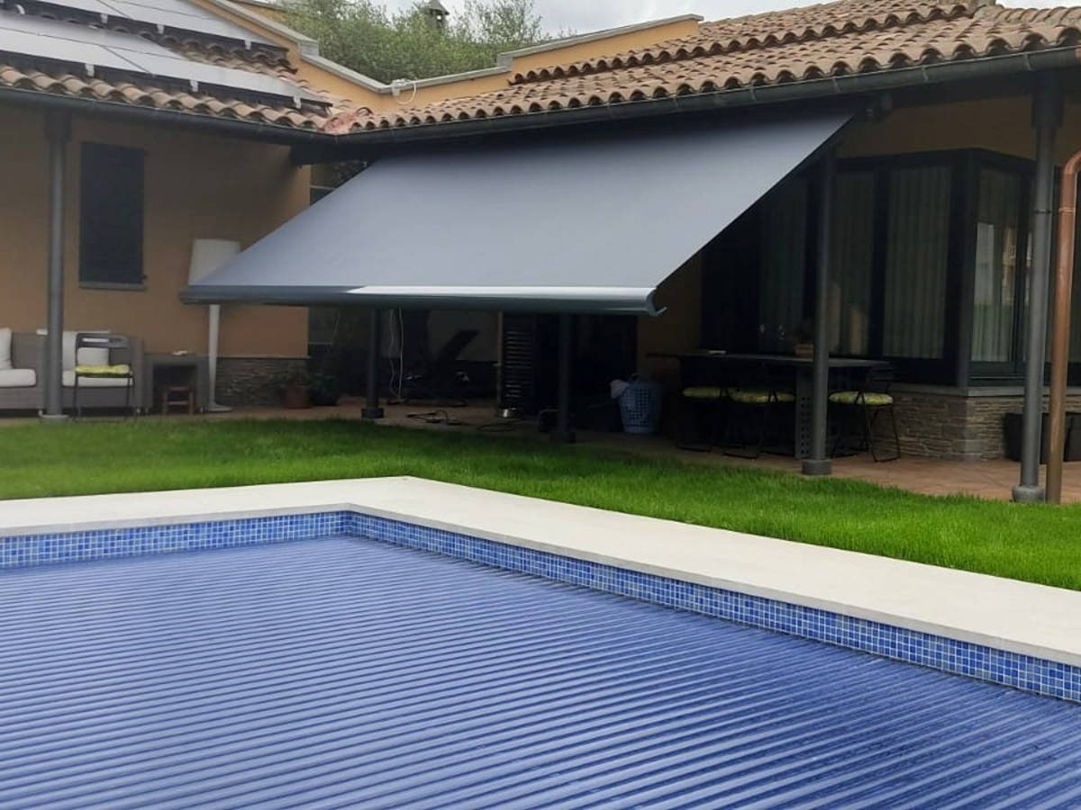 Toldo brazos invisibles negro