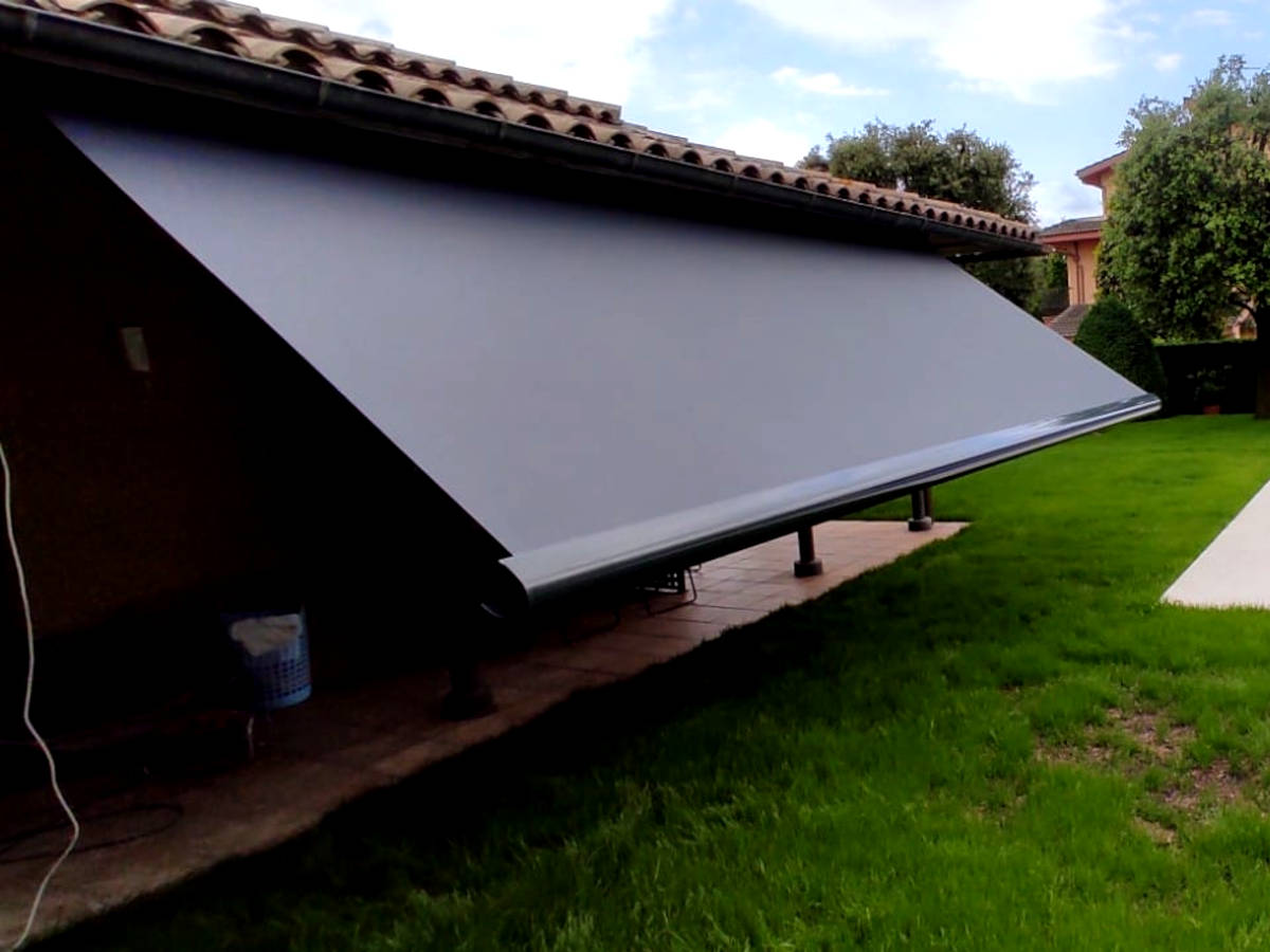 Toldo brazos invisibles negro