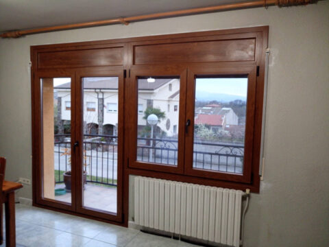 Ventana de PVC imitación madera