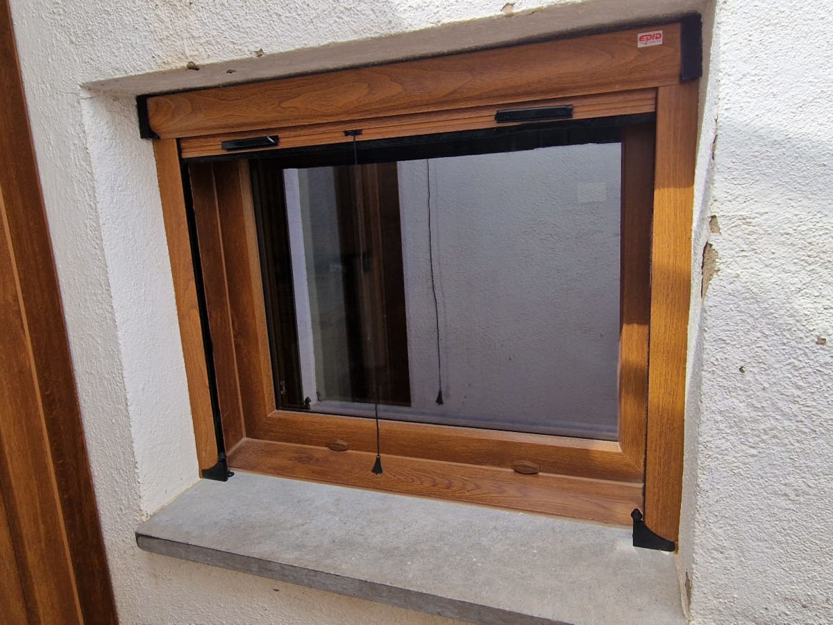 Ventana PVC imitación madera roble dorado