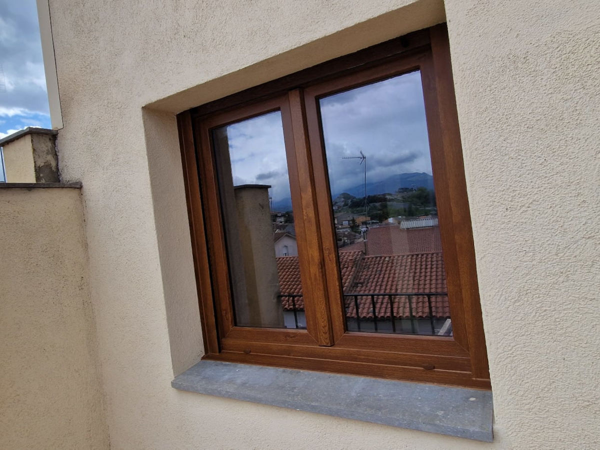 Ventana PVC imitación madera roble dorado