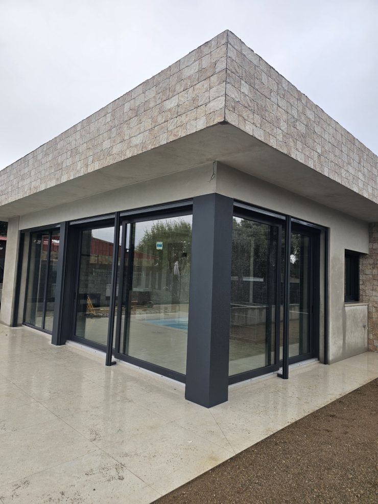 Balconera PVC gris antracita
