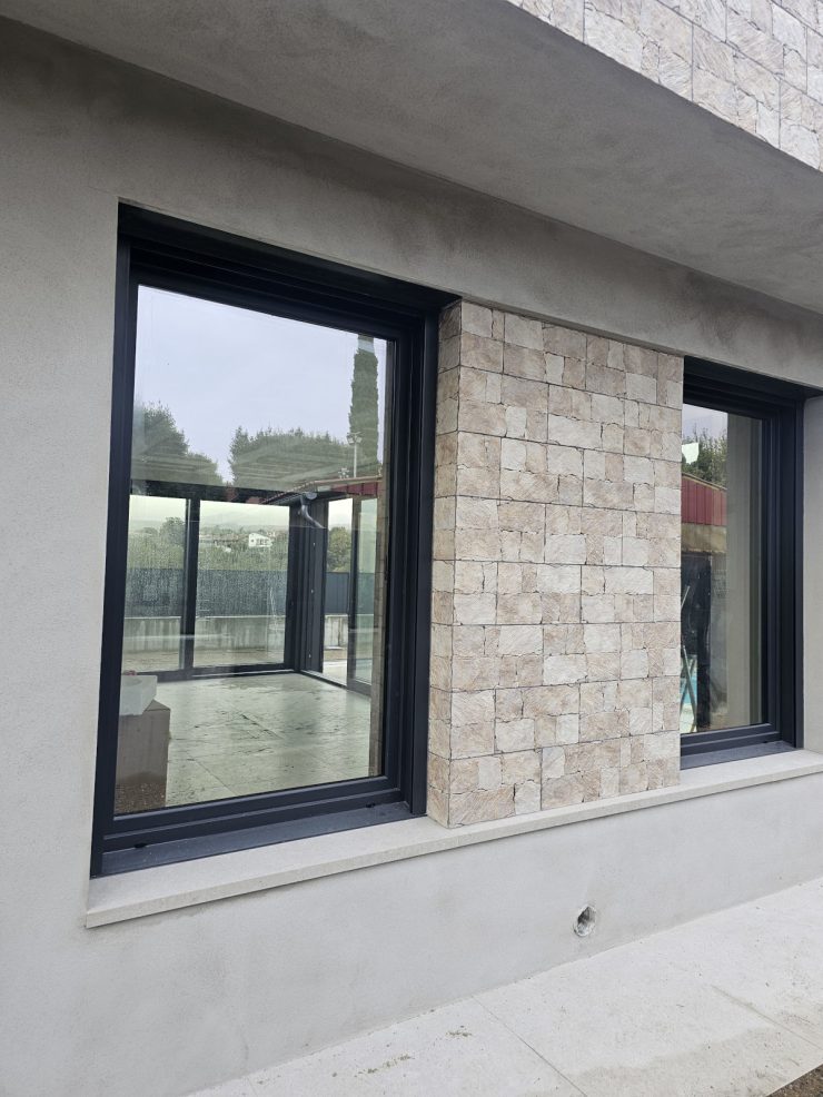 Finestra PVC gris antracita