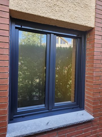 Ventana PVC gris antracita