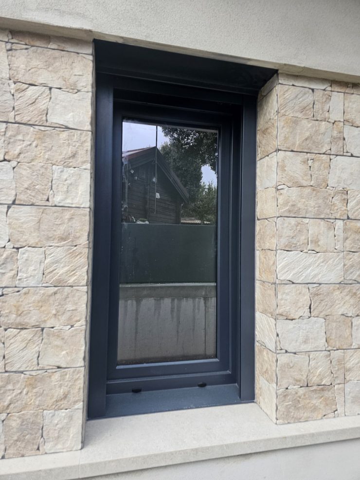 Ventana PVC gris antracita
