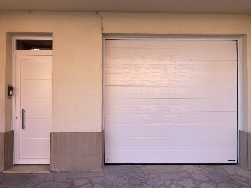 Porta per casa i porta de garatge seccional blanca