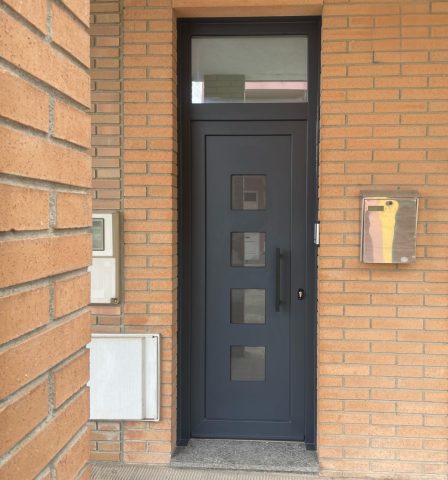 Puerta PVC gris antracita